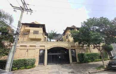 Imagem: A casa possui 4 Dormitórios, 3 Banheiros, 2 Vagas na garagem