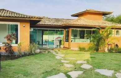 Imagem: A casa possui 4 Dormitórios, 4 Banheiros, 4 Vagas na garagem