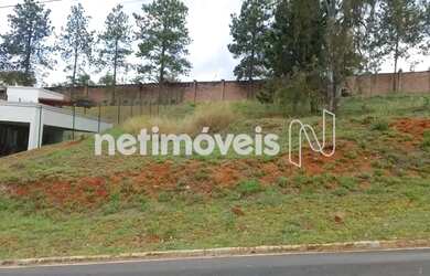 Imagem: O terreno possui 700m² de Área e está localizado em Alphaville