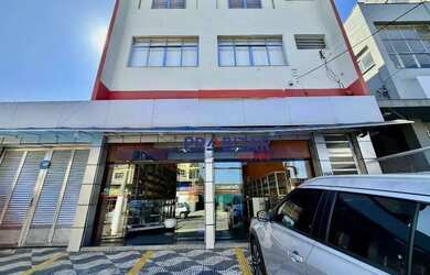 Imagem: O depósito possui 4 Vagas na garagem e 180m² de Área e está