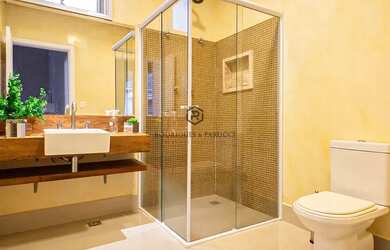 Imagem 9: Mansão de Luxo no Parque dos Manacás: 7 Suítes, Piscina Semiolímpica e Lago Privativo!