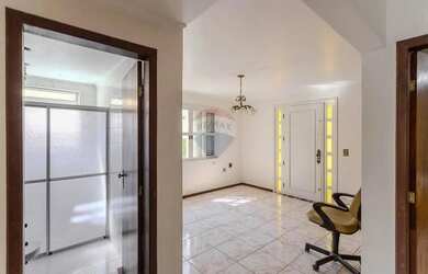 Imagem 9: Casa ampla 2 andares com 3 dormitórios e suíte no bairro Duque De Caxias