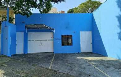 Imagem: O depósito possui 4 Vagas na garagem e 250m² de Área e está