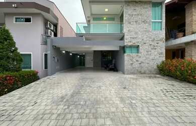 Imagem: A casa em condomínio à venda possui 4 Dormitórios, 5 Banheiros