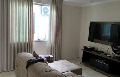 Imagem: A casa possui 3 Dormitórios, 3 Banheiros e 3 Vagas na garagem