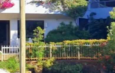 Imagem: A casa possui 4 Dormitórios, 5 Banheiros, 5 Vagas na garagem