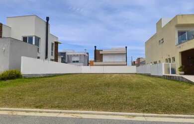 Imagem: O terreno está localizado em Laranjal, Pelotas à venda por