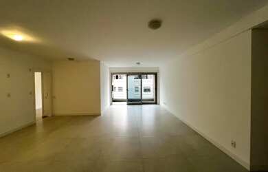 Imagem: O apartamento possui 3 Dormitórios, 5 Banheiros, 3 Vagas na