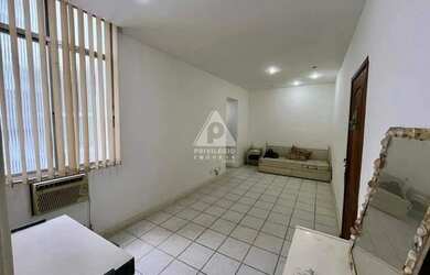 Imagem: O apartamento possui 2 Dormitórios, 2 Banheiros, 65m² de Área