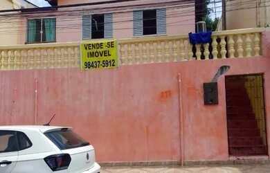 Imagem: A casa possui 3 Dormitórios, 1 Banheiro e está localizado