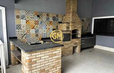 Imagem: A casa possui 2 Dormitórios, 2 Banheiros, 3 Vagas na garagem