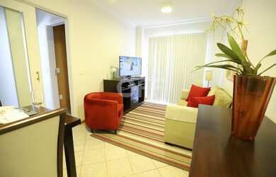 Imagem: O apartamento possui 1 Dormitório, 1 Banheiro, 1 Vaga na garagem