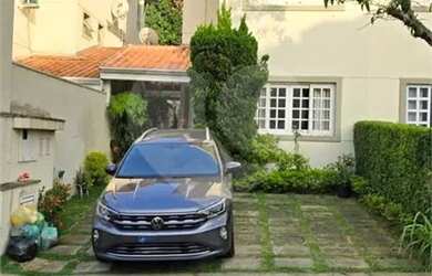 Imagem: A casa em condomínio possui 3 Dormitórios, 3 Banheiros, 2