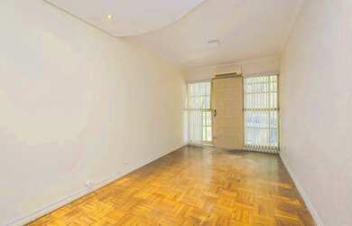 Imagem: A casa possui 3 Dormitórios, 2 Banheiros, 1 Vaga na garagem