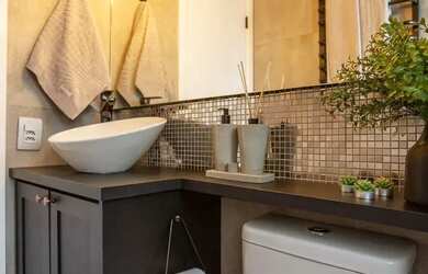 Imagem: O apartamento possui 2 Dormitórios, 1 Banheiro, 1 Vaga na garagem