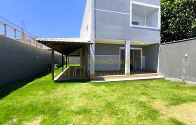 Imagem: A casa possui 4 Dormitórios, 3 Banheiros, 5 Vagas na garagem