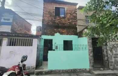 Imagem: A casa possui 3 Dormitórios, 2 Banheiros, 1 Vaga na garagem