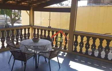 Imagem: A casa possui 3 Dormitórios, 1 Banheiro, 1 Vaga na garagem