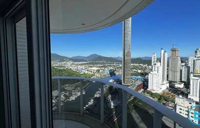 Imagem: O apartamento possui 4 Dormitórios, 2 Banheiros, 4 Vagas na