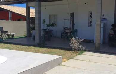 Imagem: A casa possui 4 Dormitórios, 2 Banheiros, 3 Vagas na garagem