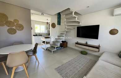 Imagem: A casa possui 2 Dormitórios, 1 Banheiro, 1 Vaga na garagem