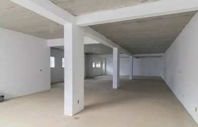 Imagem: O depósito possui 5 Vagas na garagem, 617m² de Área e está