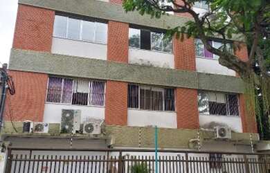 Imagem: O depósito possui 4 Vagas na garagem, 1.200m² de Área e