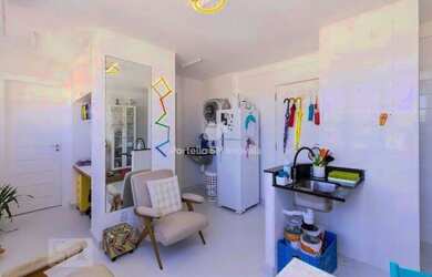 Imagem: O apartamento possui 1 Dormitório, 1 Banheiro, 1 Vaga na garagem