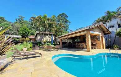 Imagem: A casa em condomínio possui 5 Dormitórios, 5 Banheiros, 5