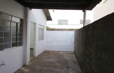 Imagem: A casa possui 2 Dormitórios, 1 Banheiro, 68m² de Área, Varanda