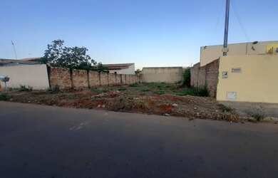 Imagem: O terreno possui 300m² de Área e está localizado em Senador