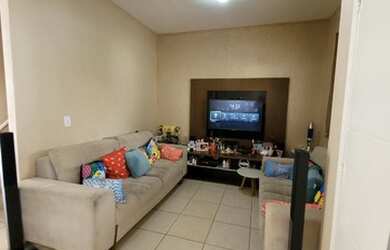 Imagem: A casa possui 3 Dormitórios, 3 Banheiros, 2 Vagas na garagem