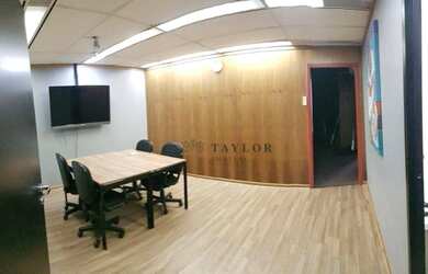 Imagem: O depósito possui 5 Vagas na garagem, 541m² de Área e está