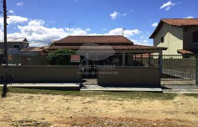 Imagem: A casa possui 5 Dormitórios, 4 Banheiros, 5 Vagas na garagem