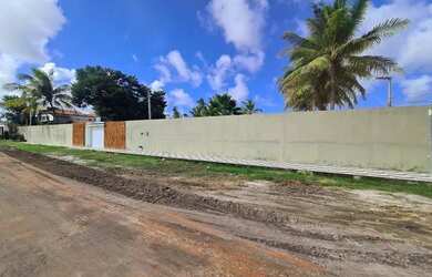 Imagem: A casa possui 3 Dormitórios, 4 Banheiros, 5 Vagas na garagem