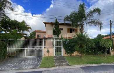 Imagem: A casa em condomínio possui 4 Dormitórios, 4 Banheiros, 4