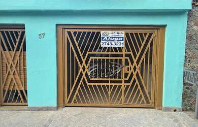 Imagem: A casa possui 3 Dormitórios, 1 Banheiro, 1 Vaga na garagem