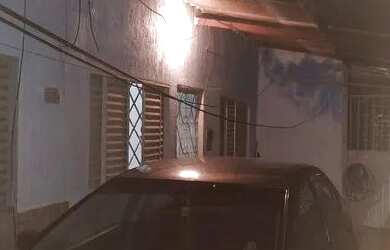 Imagem: A casa possui 2 Dormitórios, 2 Banheiros, 1 Vaga na garagem