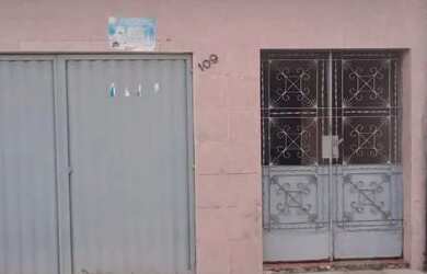 Imagem: A casa possui 3 Dormitórios, 3 Banheiros e 1 Vaga na garagem