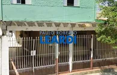 Imagem: A casa possui 3 Dormitórios, 2 Banheiros, 3 Vagas na garagem