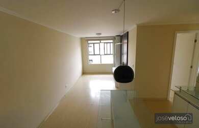 Imagem: O apartamento possui 3 Dormitórios, 1 Banheiro, 1 Vaga na garagem