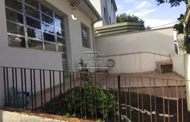 Imagem: A casa possui 2 Dormitórios, 1 Banheiro, 4 Vagas na garagem