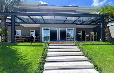 Imagem: A casa em condomínio possui 4 Dormitórios, 5 Banheiros, 5