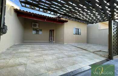 Imagem: A casa possui 3 Dormitórios, 3 Banheiros, 4 Vagas na garagem