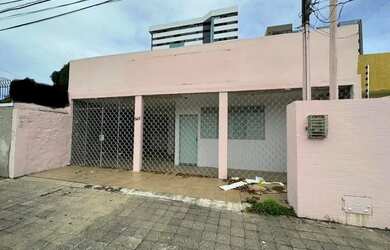 Imagem: A casa possui 3 Dormitórios, 3 Banheiros, 170m² de Área e