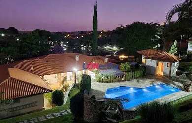 Imagem: A casa possui 4 Dormitórios, 2 Banheiros, 5 Vagas na garagem