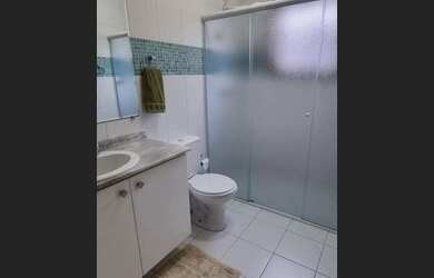 Imagem: A casa possui 3 Dormitórios, 3 Banheiros, 4 Vagas na garagem