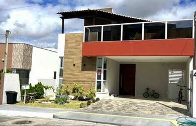 Imagem: A casa em condomínio possui 4 Dormitórios, 4 Banheiros, 4