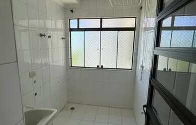 Imagem 8: Lindo AP amplo e repleto com planejados em ótima localização na zona...