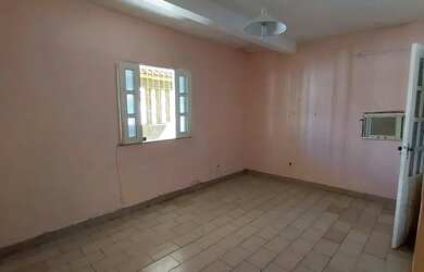 Imagem: A casa possui 4 Dormitórios, 5 Banheiros, 3 Vagas na garagem